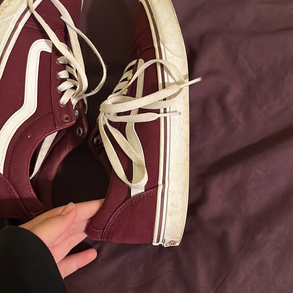 I am selling new vans size 8/5 only worn 3 times and is the color burgundy - Picture 3 of 6